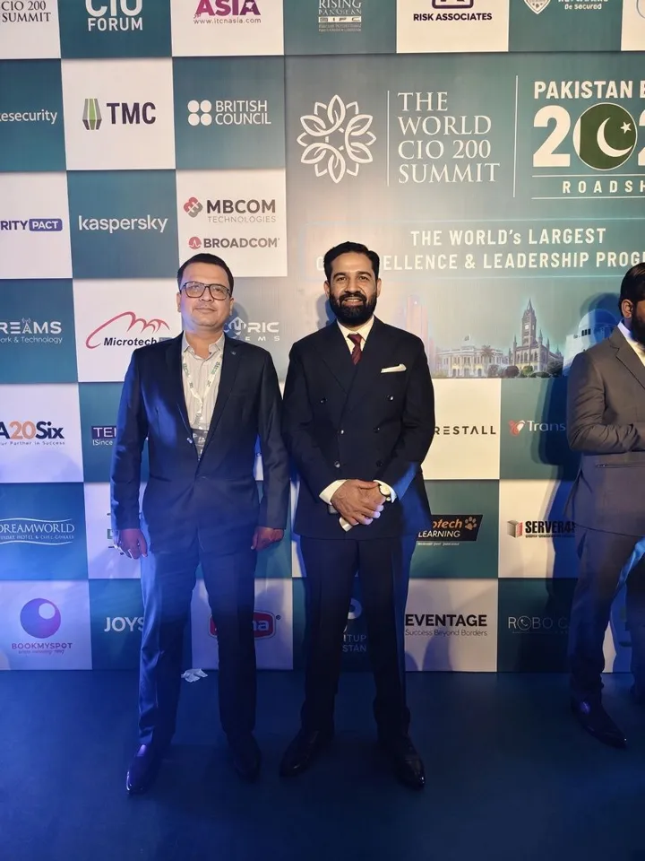 Abdul Rauf Qureshi networking at the World CIO 200 Summit